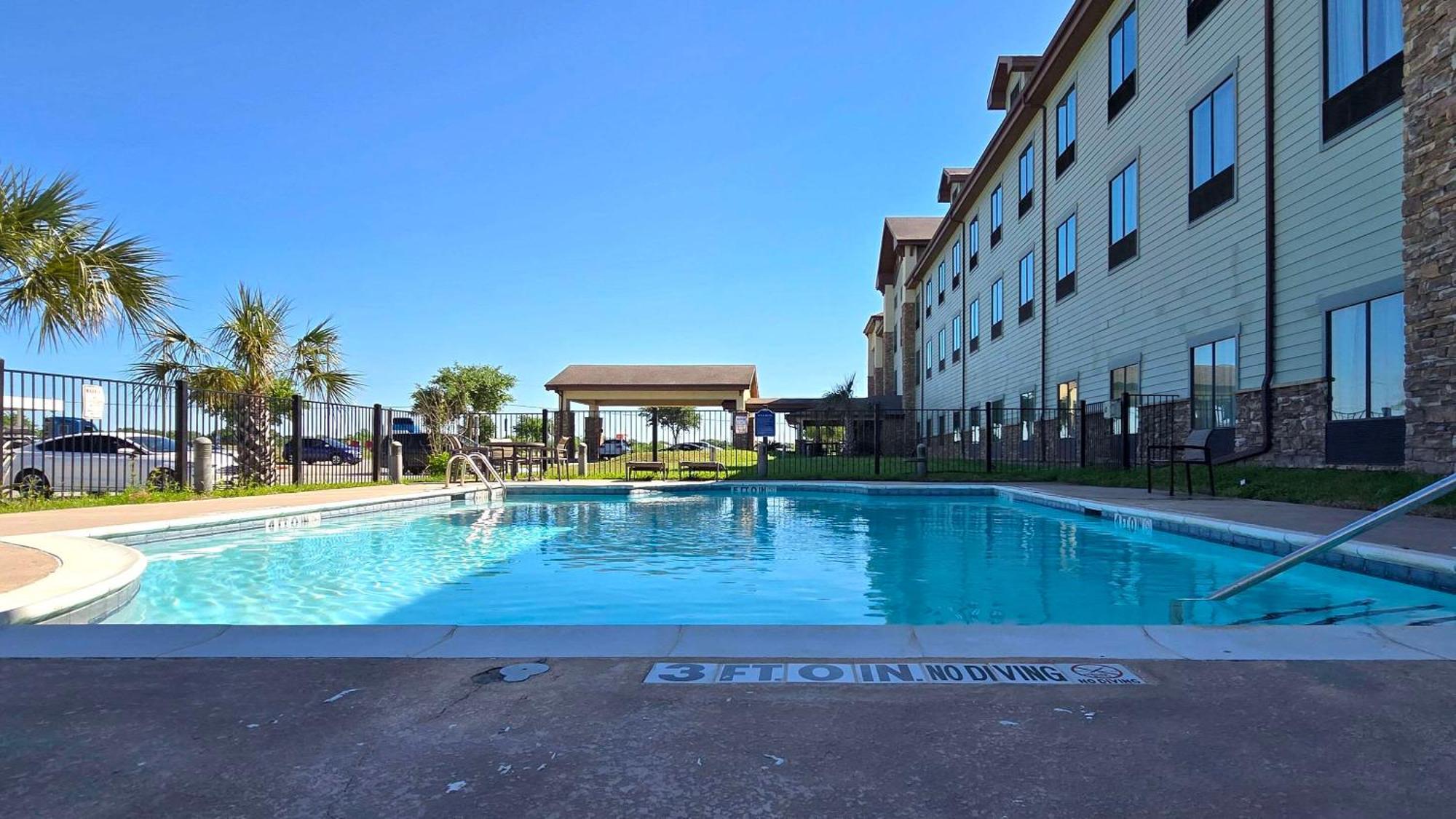 Comfort Inn & Suites Beeville Exterior foto